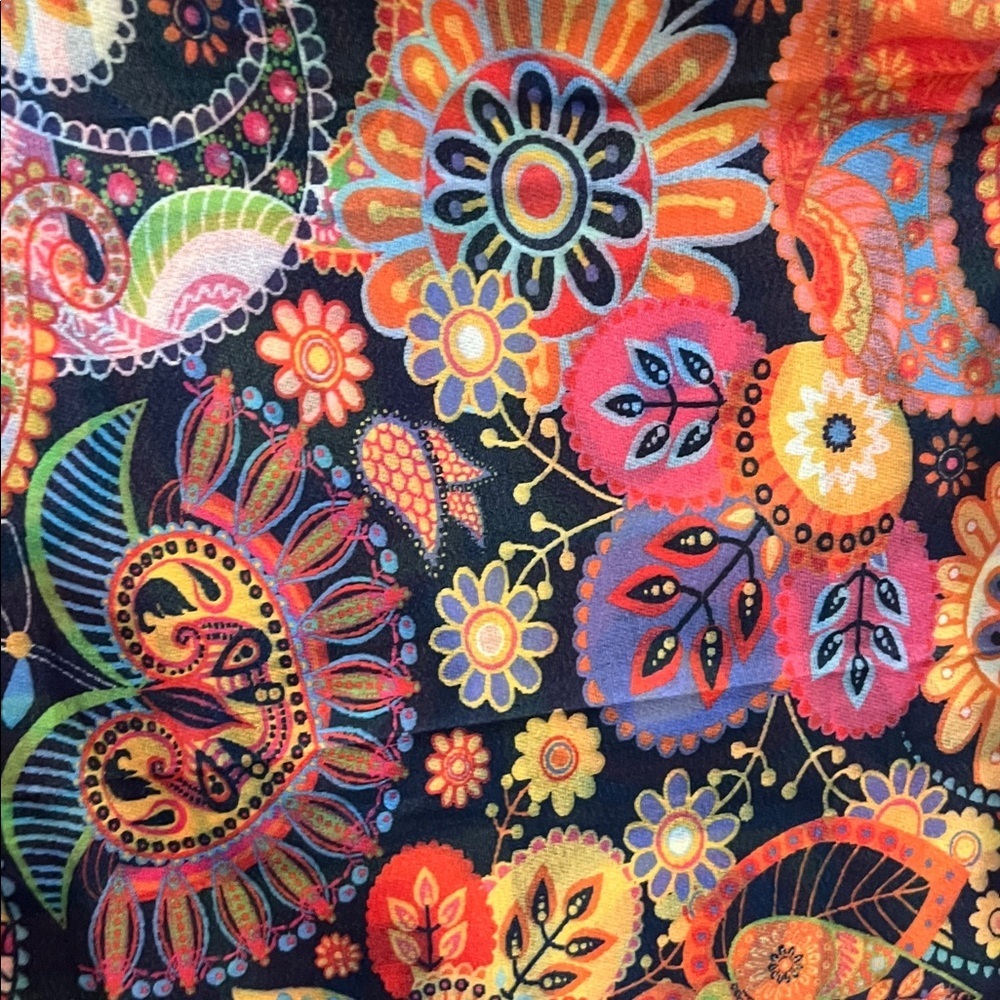 230. Colorful Geometric Patterned Wrap - Picture 4 of 5